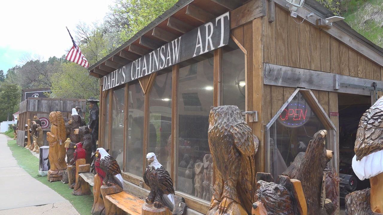 Carvers of the Hills: Dahl's Chainsaw Art - Vimarsana News